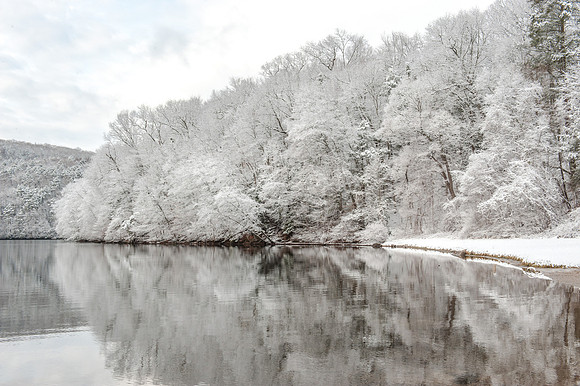Winter snows on Lake zoar in Southbury Connecticut
